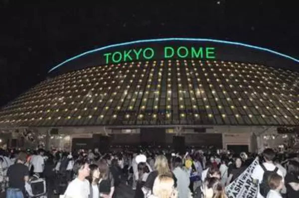 嵐の最終公演が終了「いつものライブとは違った」　母娘で最後を見届けたファンも