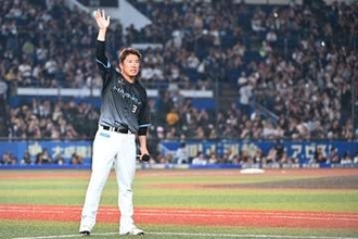 【ロッテ】引退発表・角中勝也が涙のスピーチ　ファンの前で感極まり「ちょっと時間ください…」