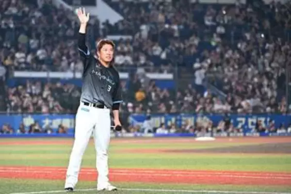 【ロッテ】引退発表・角中勝也が涙のスピーチ　ファンの前で感極まり「ちょっと時間ください…」