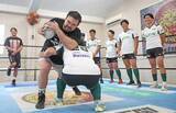 「【新日本】ウルフアロンが新コスチュームに込めた決意「僕が唯一の生き残りのニホンオオカミ」」の画像1