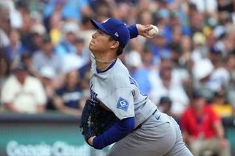 【ドジャース】山本由伸　ド軍先発投手陣で最高評価「球界最高の投手候補」 スクバルＢ＋、佐々木朗希Ｂ、大谷は…地元紙採点