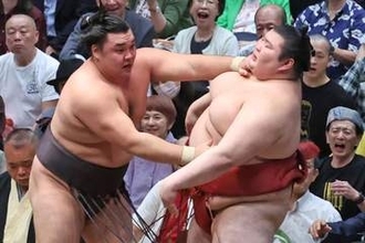 【大相撲】綱取り失敗の霧島が連敗脱出　熱海富士に快勝も…取組後は〝取材拒否〟で沈黙を貫く