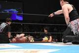 「【新日本・ＢＯＳＪ】ＹＯＨがＳＨＯを罠にはめて３Ｋ対決制す　してやったりの反則勝ちで「あっかんべー！」」の画像1