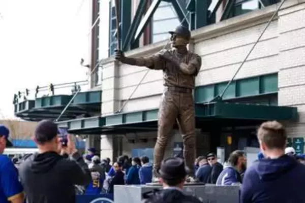 【ＭＬＢ】イチロー氏の銅像は球団の失態も…〝バット折れ人形〟は爆売れか「大人気になる」