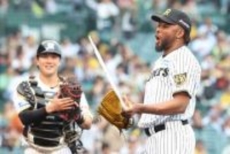 【阪神】38歳ドリスが最年長で通算100セーブ　本人も自覚する〝オジさん助っ人〟の役割