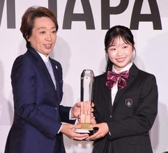 【フィギュア】新人賞の中井亜美　最近のマイブームはサッカー「リンクの前が広い芝生なので」