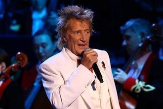 ８１歳ロッド・スチュワートが心臓を緊急手術　本人声明「近いうちに再びステージへ」