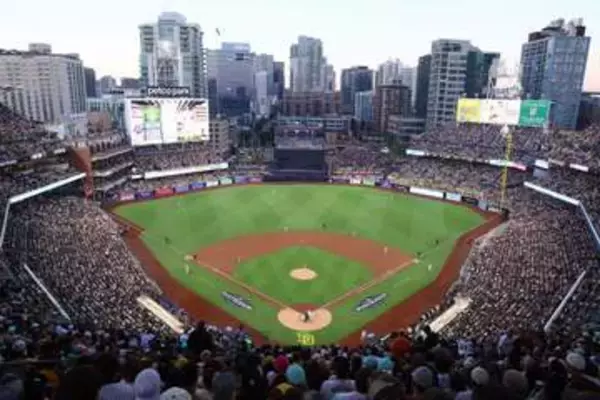 【ＭＬＢ】ドジャース攻略へ問われるパドレスの本気度　39億ドルで取得の新オーナーに「宿命３連戦」