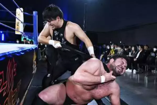 【新日本】ウルフアロン屈辱　成田蓮の黒帯〝絞首〟に怒り爆発「金メダリストがどれだけの力か、しっかり分からせてやる」
