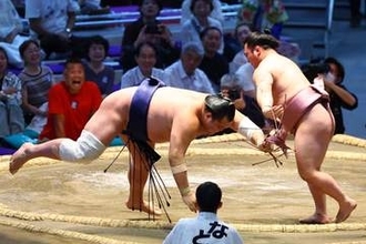 【大相撲】炎鵬が執念の白星　左腕への〝関節技〟にも「もうやばいと思ったけど極めが強くて…」