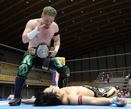 【新日本】フランシスコ・アキラがＩＷＧＰジュニア王座取りへ猛デモ　ＹＯＨのベルト強奪し〝アキラ１００％化〟
