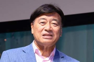 夢グループ・石田重廣社長　石破前首相との記念撮影で〝センター占拠〟…さんま大呆れ「何してんねん、ほんまに！」