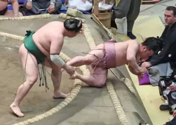 【大相撲】十両炎鵬　初日からの連勝が５で止まる〝まげつかみ〟で物言いも「わからなかったです」