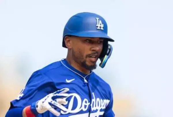 「【ドジャース】離脱のベッツはボウリングのスコアも低迷「健康状態の変化の兆候だったかも…」」の画像