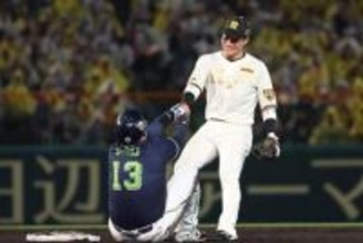 【阪神】木浪聖也が破壊力抜群の笑顔でヤクルト・オスナを気遣う