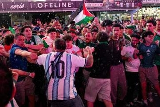 アルゼンチンＶＳアルジェリアサポーターがＮＹタイムズスクエアで場外大乱闘