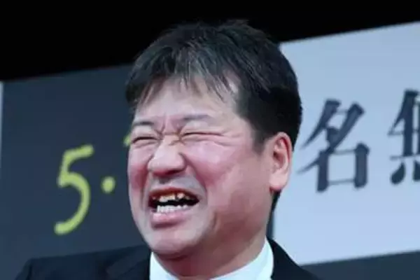 佐藤二朗　橋本愛騒動の余韻残る中…最新Ｘポストが話題「妻とハグ」「文〇砲」