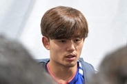 【日本代表】久保建英　ケガから一夜明け病院で診察　オランダ戦後は車椅子移動