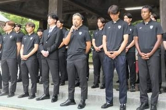 【Ｊ１】福岡・塚原監督　必勝祈願で攻撃改革誓う「最後はネットを揺らす」開幕神戸戦へ