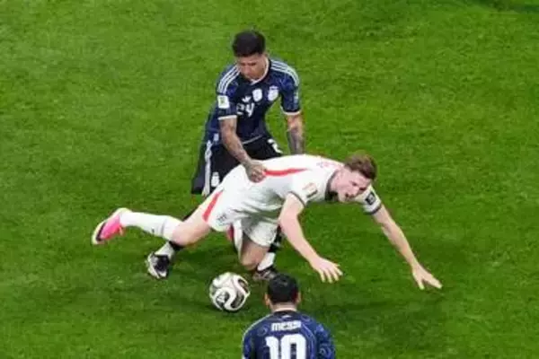 【北中米Ｗ杯】アルゼンチン寄り〝疑惑の判定〟が物議…後頭部殴打もカードなし「次元の違う不正」