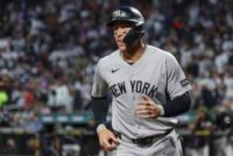 【ＭＬＢ】ＮＹ対決でソトとジャッジが笑顔でハグ　動画１５万回再生でセリフのアテレコ大会