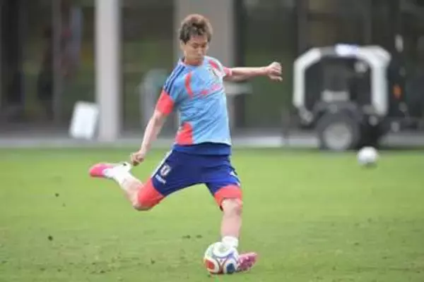 【日本代表】中村俊輔コーチ　伊東純也らに居残りＦＫ指導「一番うまい人から教われるのは大きい」