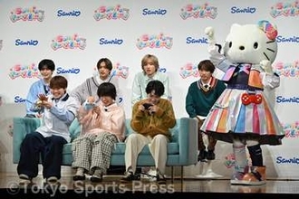 なにわ男子　ハローキティらサンリオキャラにメロメロ　西畑「ぜひライブにも遊びに来て」
