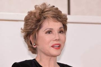 デヴィ夫人に罰金２０万円判決に不満？ 弁護士に小声で詰め寄る場面も