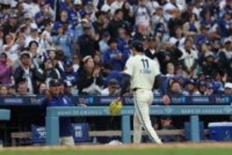 【ドジャース】ロバーツ監督渋い表情…佐々木朗希が大量援護も６回もたず３被弾で降板