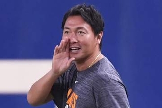 【巨人】長野久義氏がフリアン・ティマの支配下登録会見に〝電撃登場〟会見場がどよめく