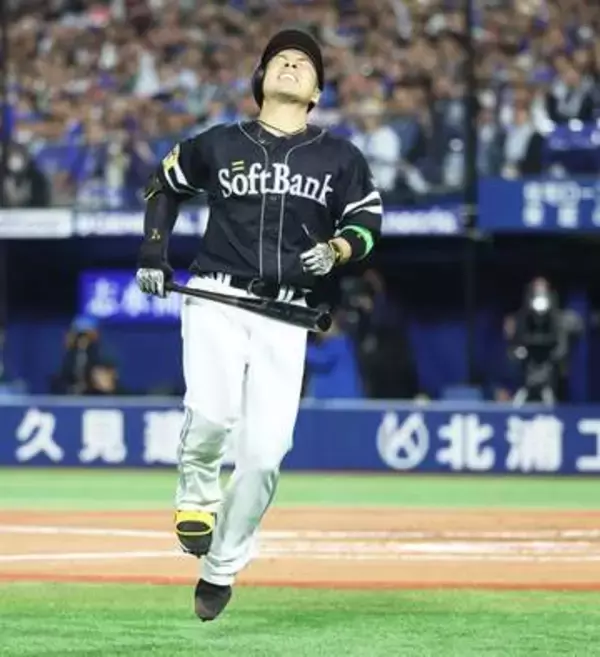 【ソフトバンク】近藤健介　右足首の死球で病院検査…小久保監督「明日もスタメンは難しい」