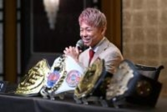 武尊　念願のＯＮＥのチャンピオンベルトを持ち「ずっと空けてた棚に最後の最後でベルト飾れました」