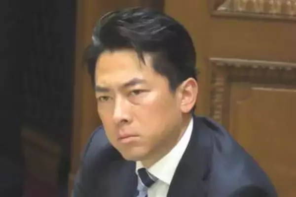 小泉防衛相　自民党大会で自衛官の国歌斉唱に「報告のあり方などを見直さなければいけない」