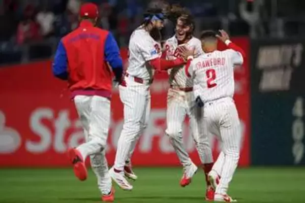 【ＭＬＢ】監督クビのフィリーズが２２年ぶり快挙　Ｗヘッダーで連続サヨナラ勝利