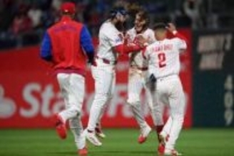 【ＭＬＢ】監督クビのフィリーズが２２年ぶり快挙　Ｗヘッダーで連続サヨナラ勝利