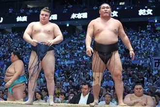 【大相撲】安青錦が大関復帰に王手　左足負傷も２日連続で横綱撃破「自分の相撲が取れている」