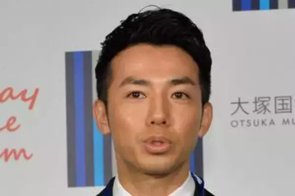 ピース綾部祐二「家の中でもサングラスをかける」妻には「昔からやってることだから」と説明