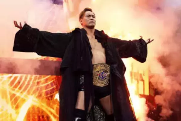 【ＡＥＷ】オカダ・カズチカがＡＥＷ世界トリオ王座初戴冠！ 試合後はコーナーで２本のベルトを誇示