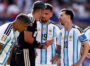 【北中米Ｗ杯】メッシの退場要求が波紋　ＦＩＦＡ元審判員も苦言「スポーツマンシップに反する行為」