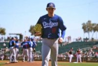 【ドジャース】佐々木朗希　楽観視するロバーツ監督にファン反発「心配」「危険の兆候」