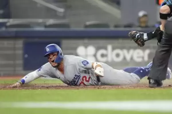 【ドジャース】前日父急逝のロハス強行出場に賛否「故人も喜んでる」「家族と一緒に行くべき」