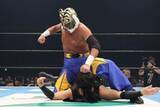 「【新日本】タイガーマスクが覆面はぎ取られ激高！　DOUKIとのJr.王座戦はランバージャック戦に」の画像1