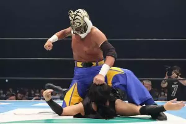 【新日本】タイガーマスクが覆面はぎ取られ激高！　DOUKIとのJr.王座戦はランバージャック戦に