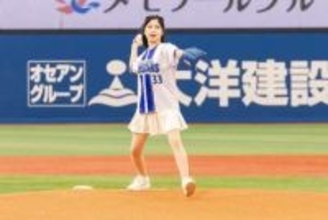 神奈川県出身の歌手・門松みゆきが横浜スタジアムで始球式「ノーバウンドができなかったことが悔しい」
