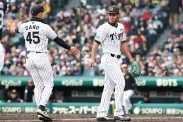 【阪神】爆笑！新助っ人モレッタがうっかり敵陣ベンチ方向へ… 藤川監督がリールを巻き戻す仕草