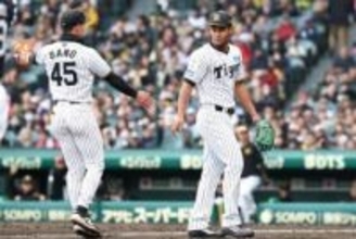 【阪神】爆笑！新助っ人モレッタがうっかり敵陣ベンチ方向へ… 藤川監督がリールを巻き戻す仕草