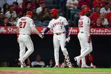 「【ＭＬＢ】エンゼルス外野手の頭部に打球が直撃→バウンドしてサク越え本塁打　33年ぶり珍プレー」の画像1