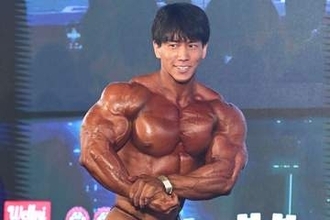 横川尚隆と激突〝リアル花山薫〟何兆峰は魑魅魍魎の背中　トラブル経て初舞台「次なる大物か」