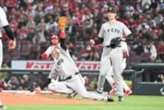 【巨人】一塁・増田陸がポトリ連発…強烈すぎる〝鬼門マツダ〟の洗礼に場内どよめき