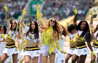 シャキーラ　Ｗ杯観戦中〝強引にキス〟してきた人物に脚光「誰だ？」